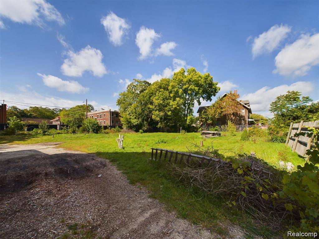 Flint, MI 48503,821 M L King AVE