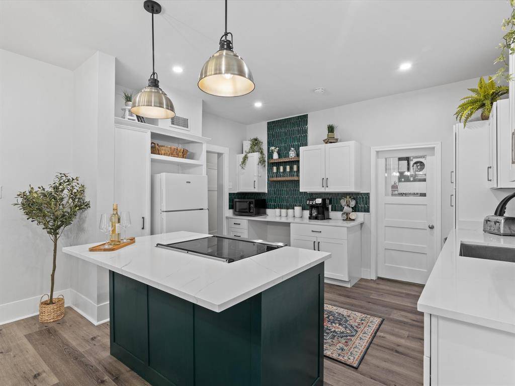 Ennis, TX 75119,711 W Knox Street