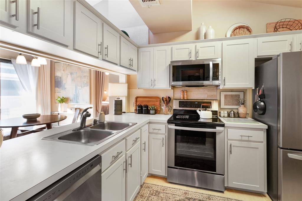 Dallas, TX 75252,17490 Meandering Way #804