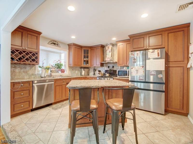 Kenilworth Boro, NJ 07033,64 Arthur Ter