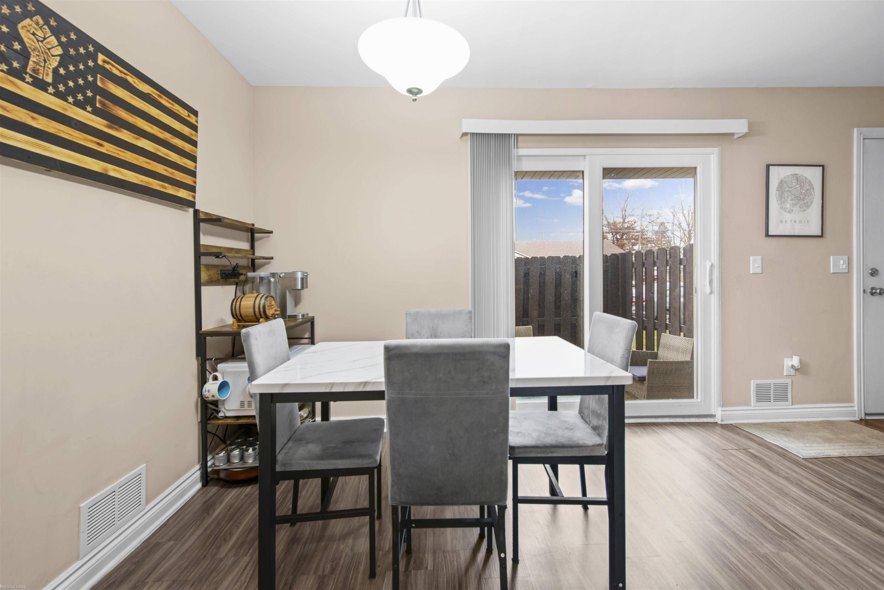 Saint Clair Shores, MI 48081,21627 E 11 Mile RD