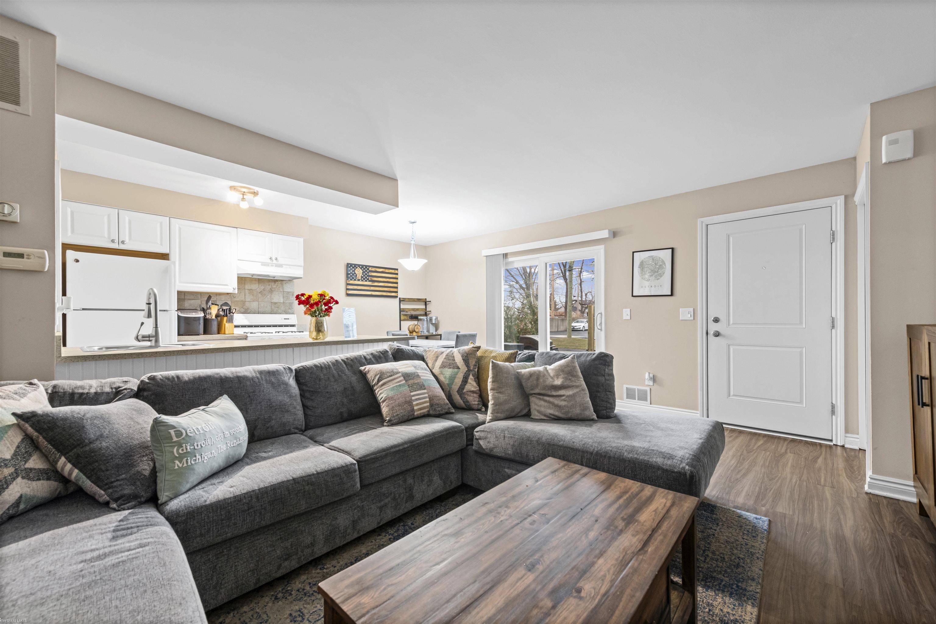 Saint Clair Shores, MI 48081,21627 E 11 Mile RD