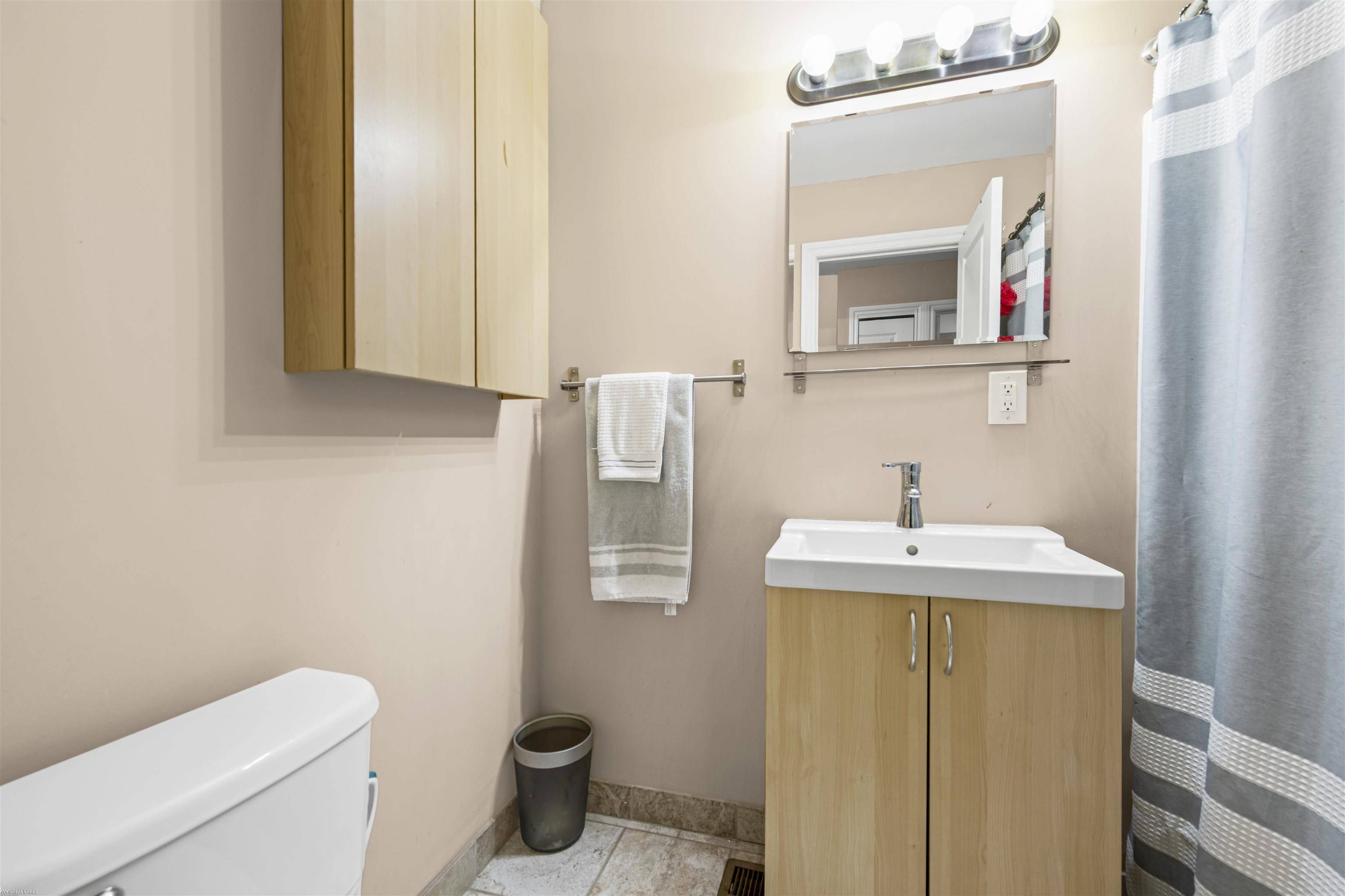 Saint Clair Shores, MI 48081,21627 E 11 Mile RD