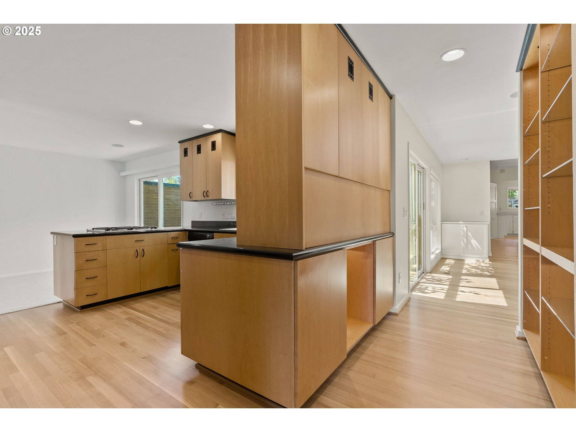 Lake Oswego, OR 97035,62 CONDOLEA TER