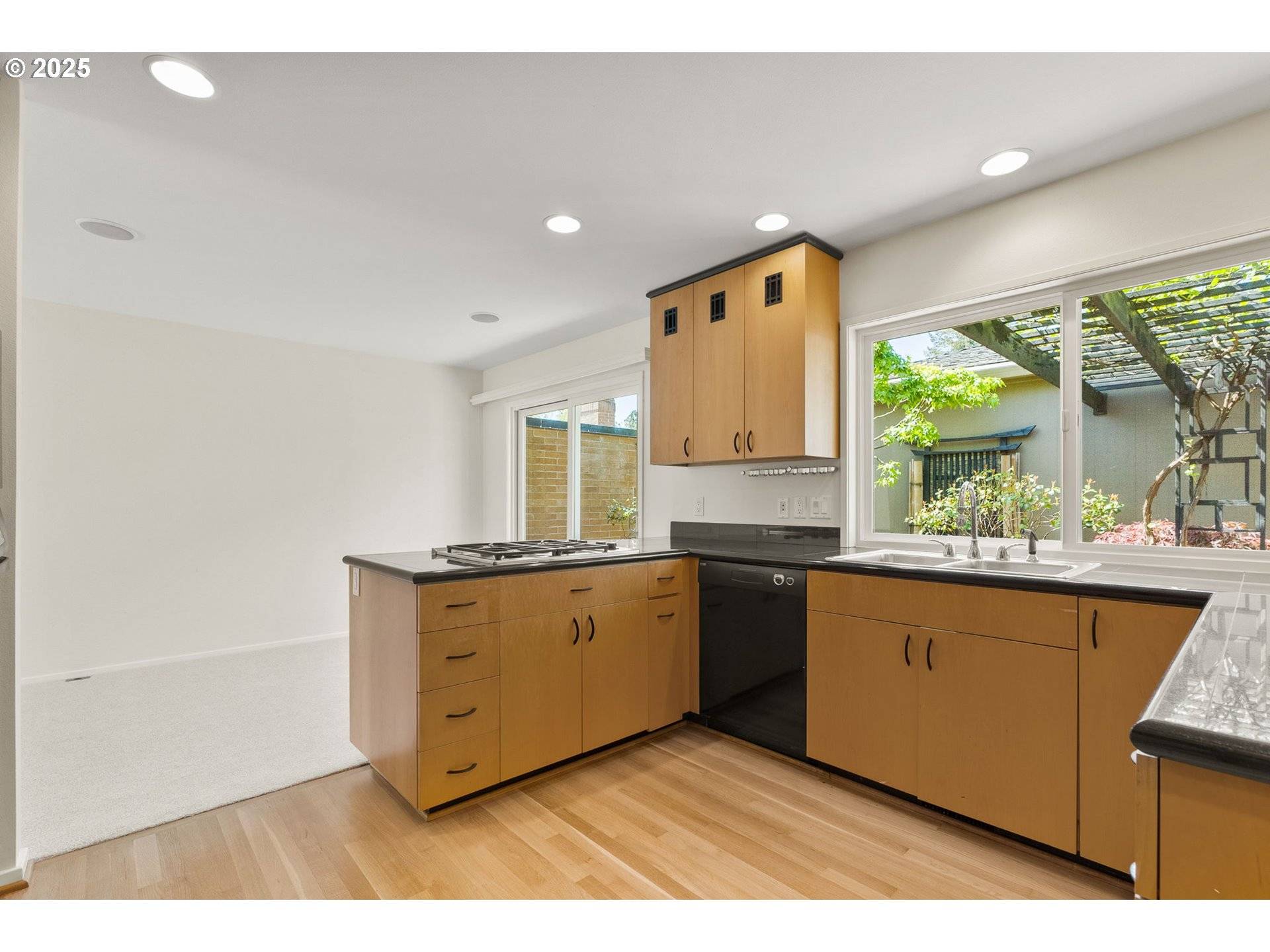 Lake Oswego, OR 97035,62 CONDOLEA TER