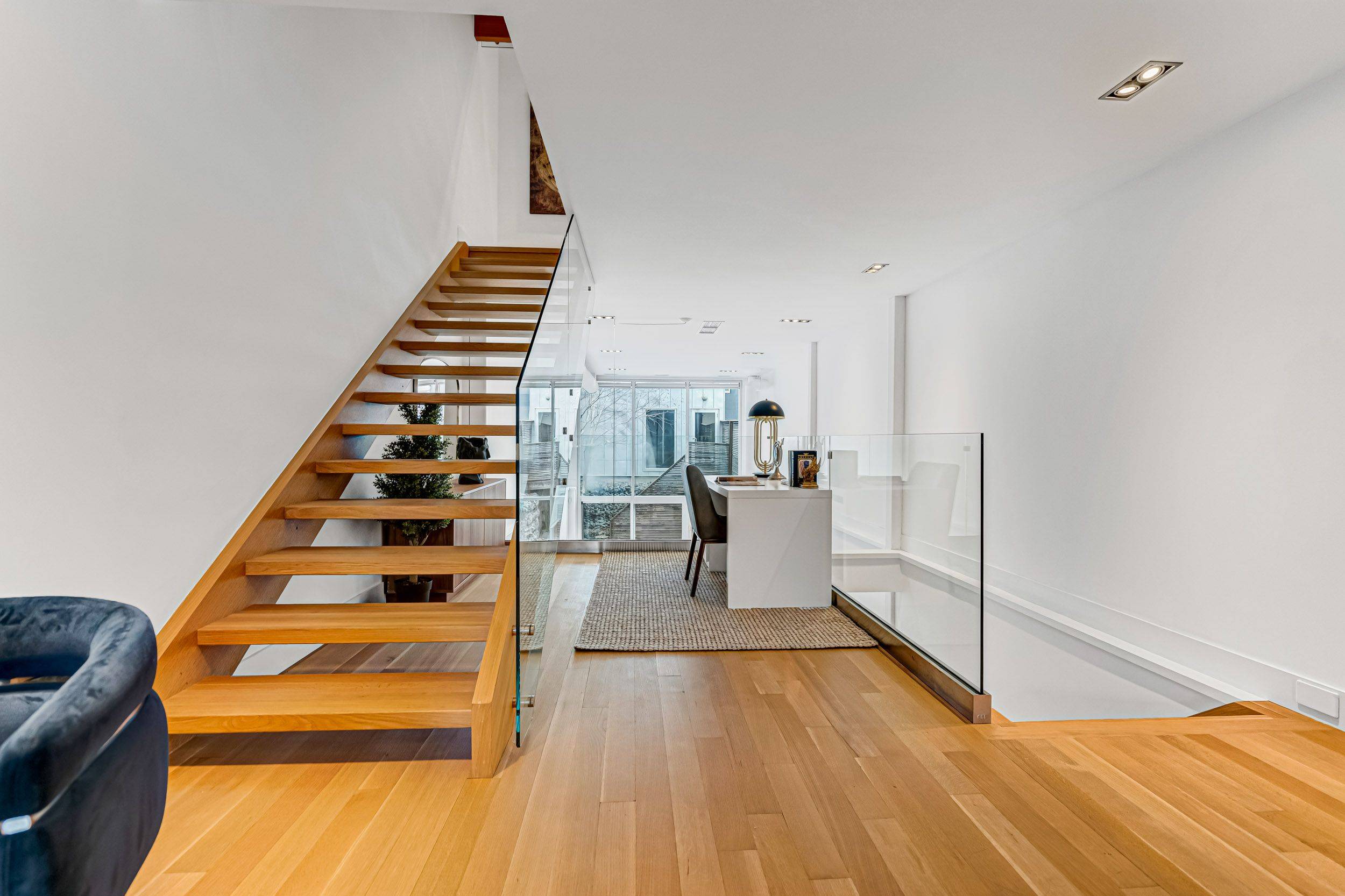 Toronto C01, ON M6J 1C9,840 Richmond ST W