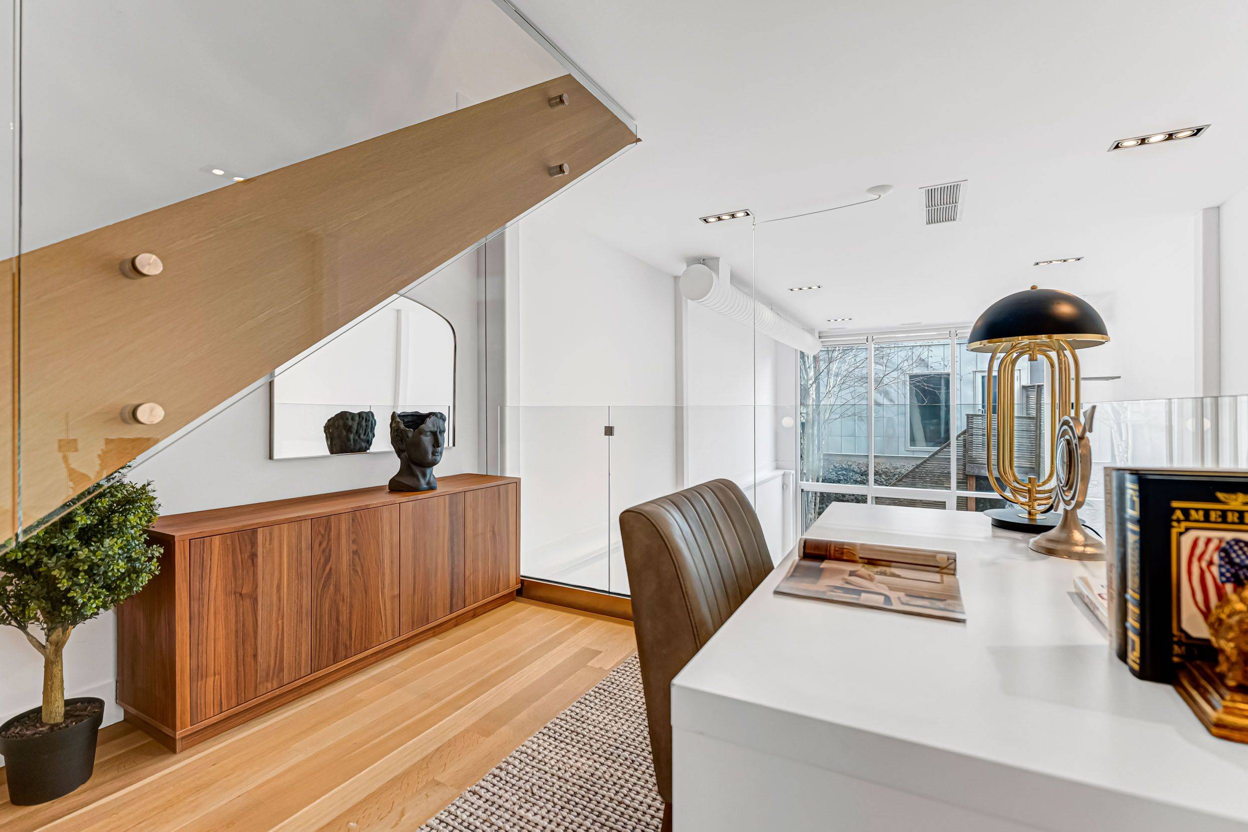 Toronto C01, ON M6J 1C9,840 Richmond ST W