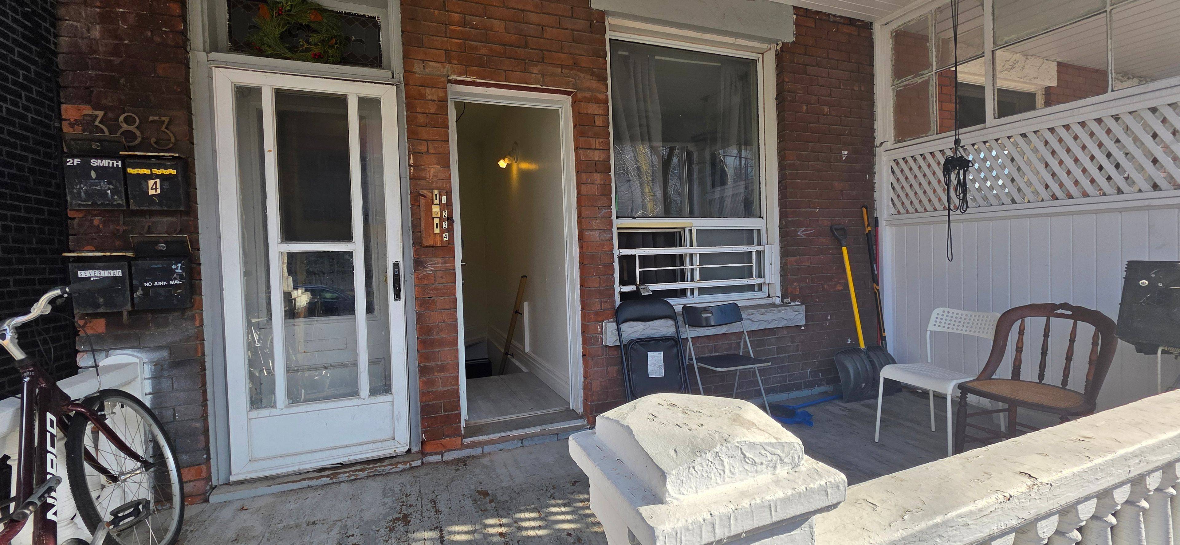 Toronto C01, ON M6H 3Y2,383 Lansdowne AVE