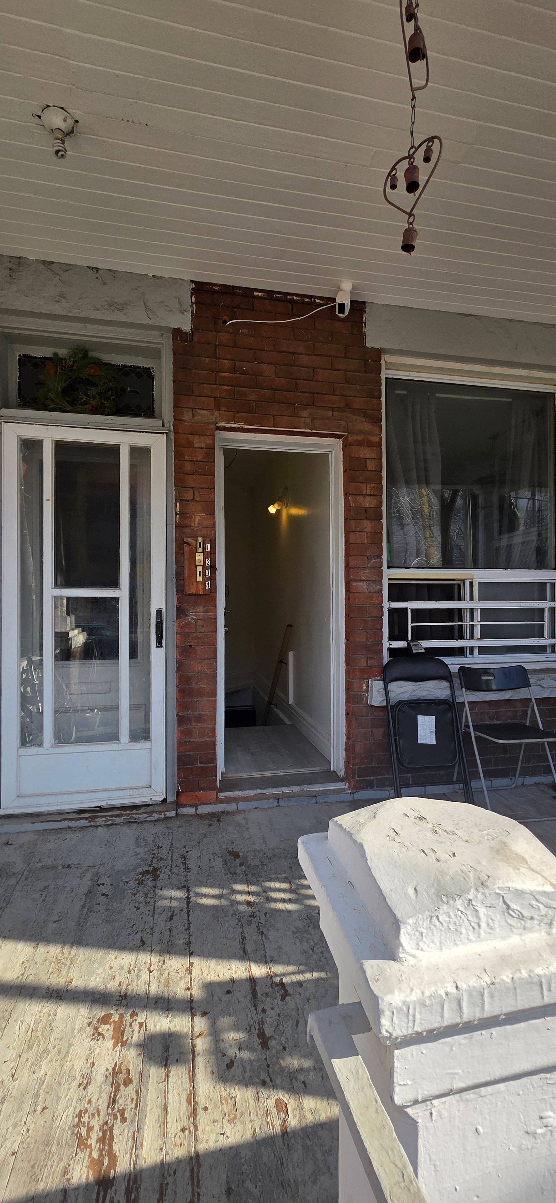 Toronto C01, ON M6H 3Y2,383 Lansdowne AVE