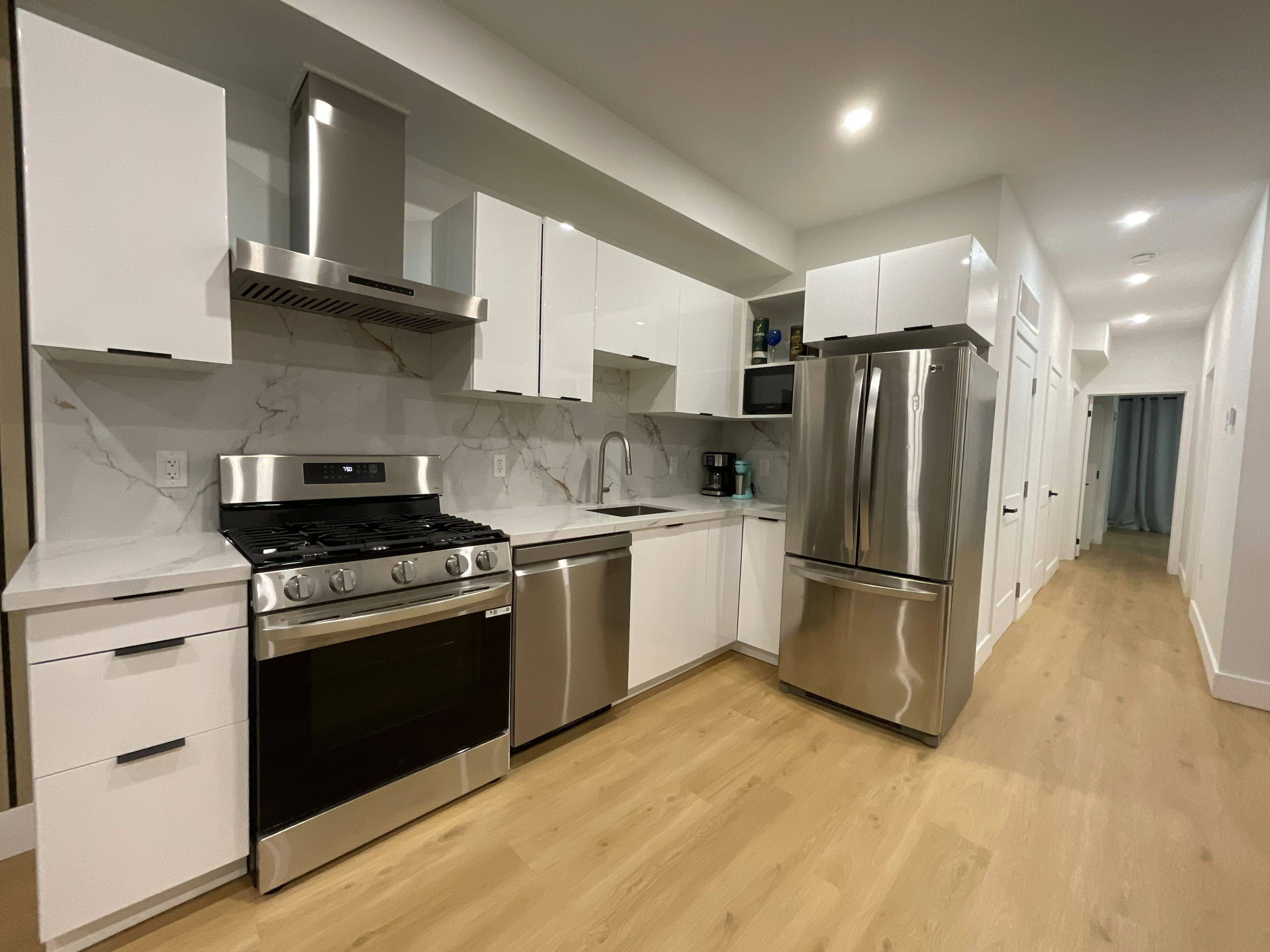 Toronto C02, ON M6G 2W4,674 Manning AVE #Unit #2  Main Floor