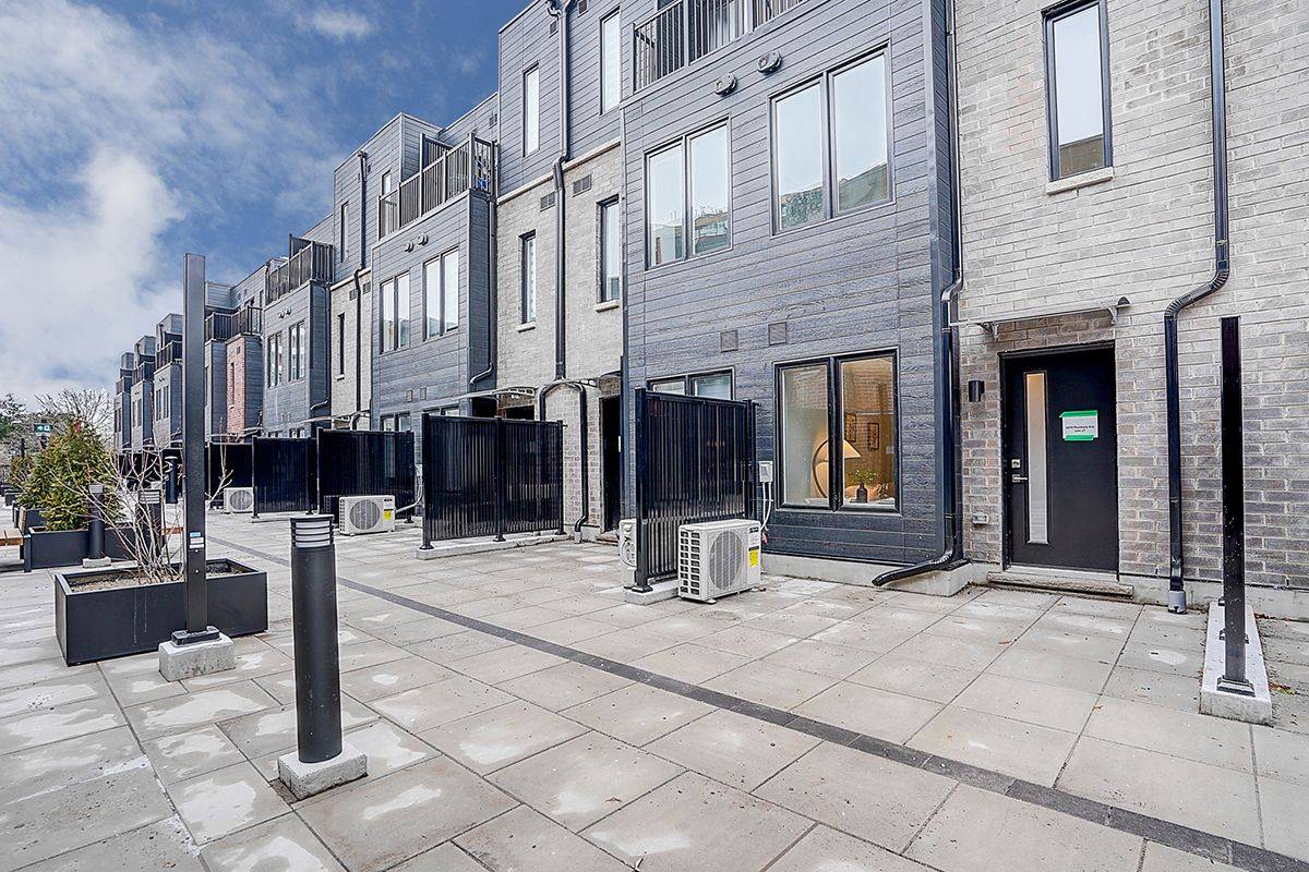 Toronto E05, ON M1T 1H8,3079 pharmacy AVE