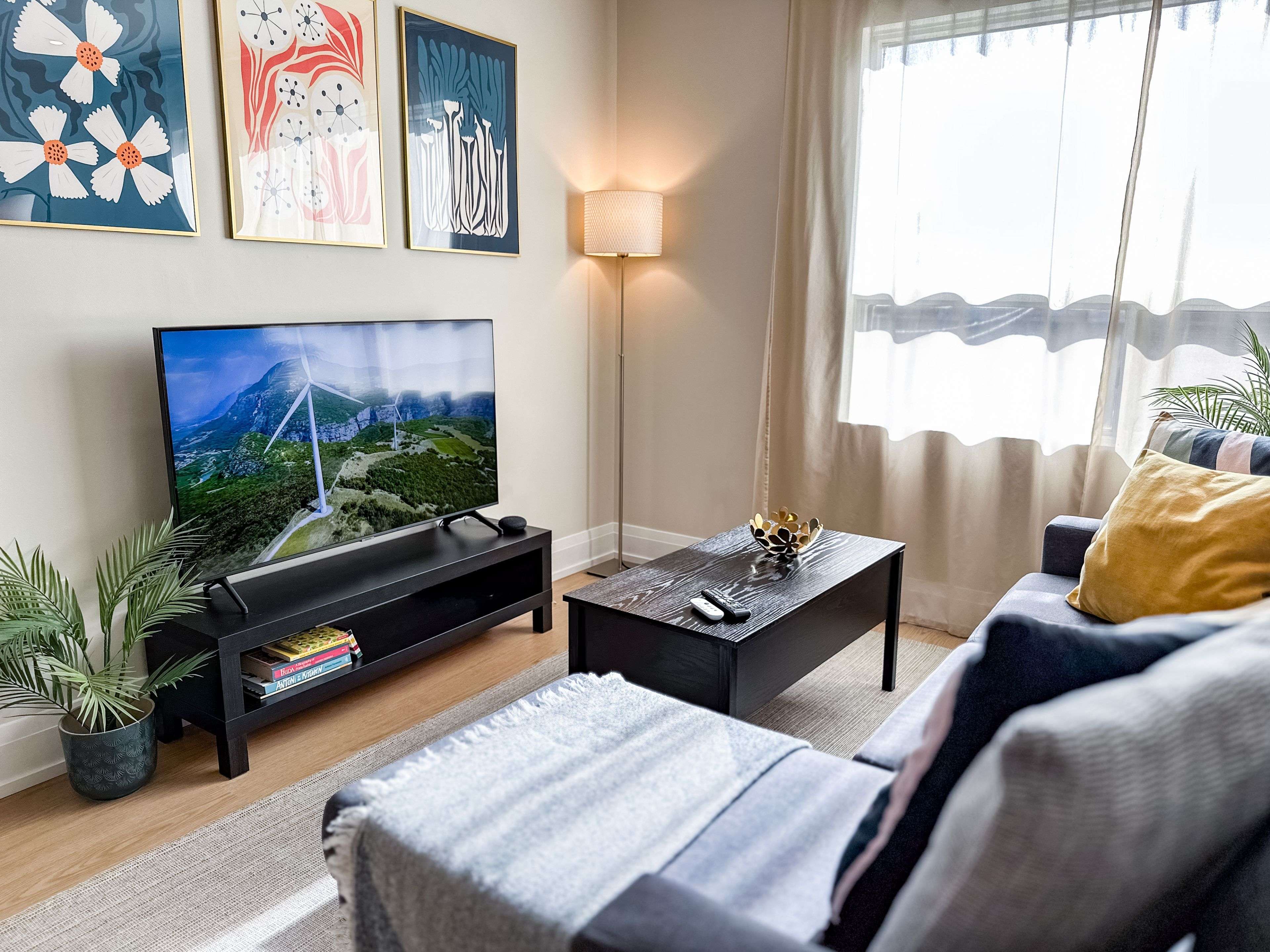 Toronto E01, ON M4M 3B1,27 Marigold AVE #Upper