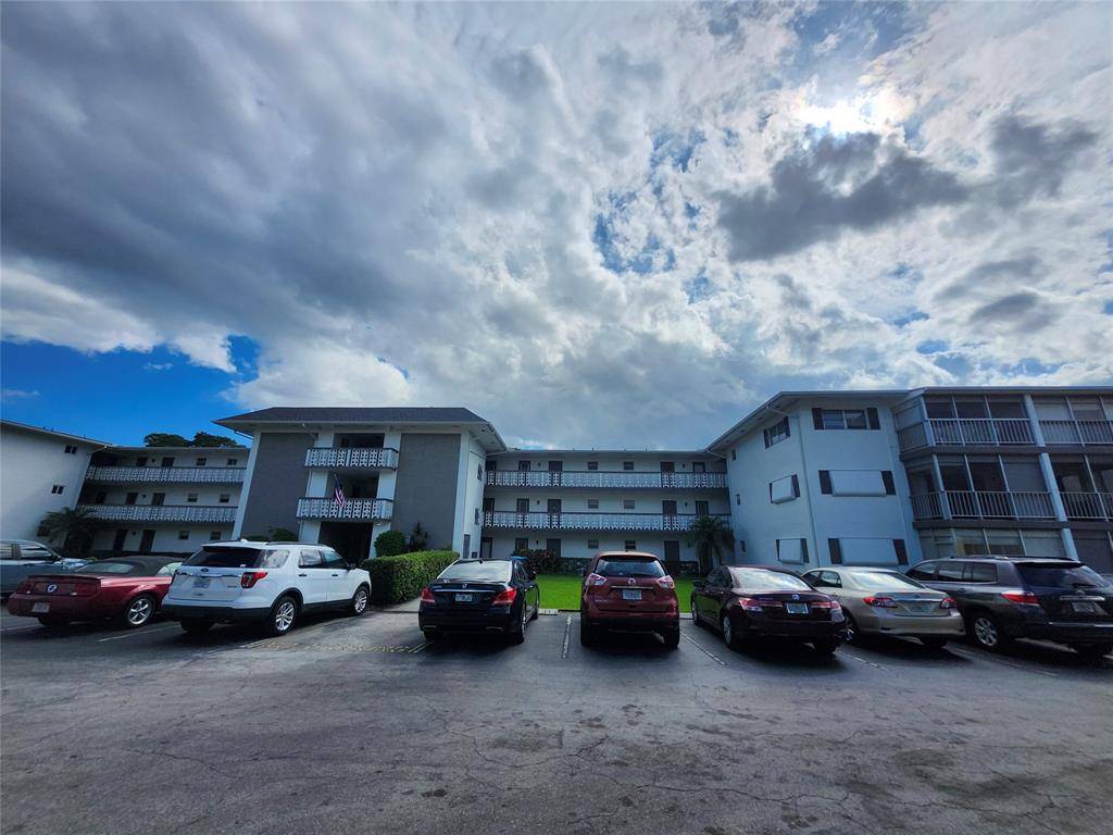 Hollywood, FL 33021,1201 HILLCREST CT #105