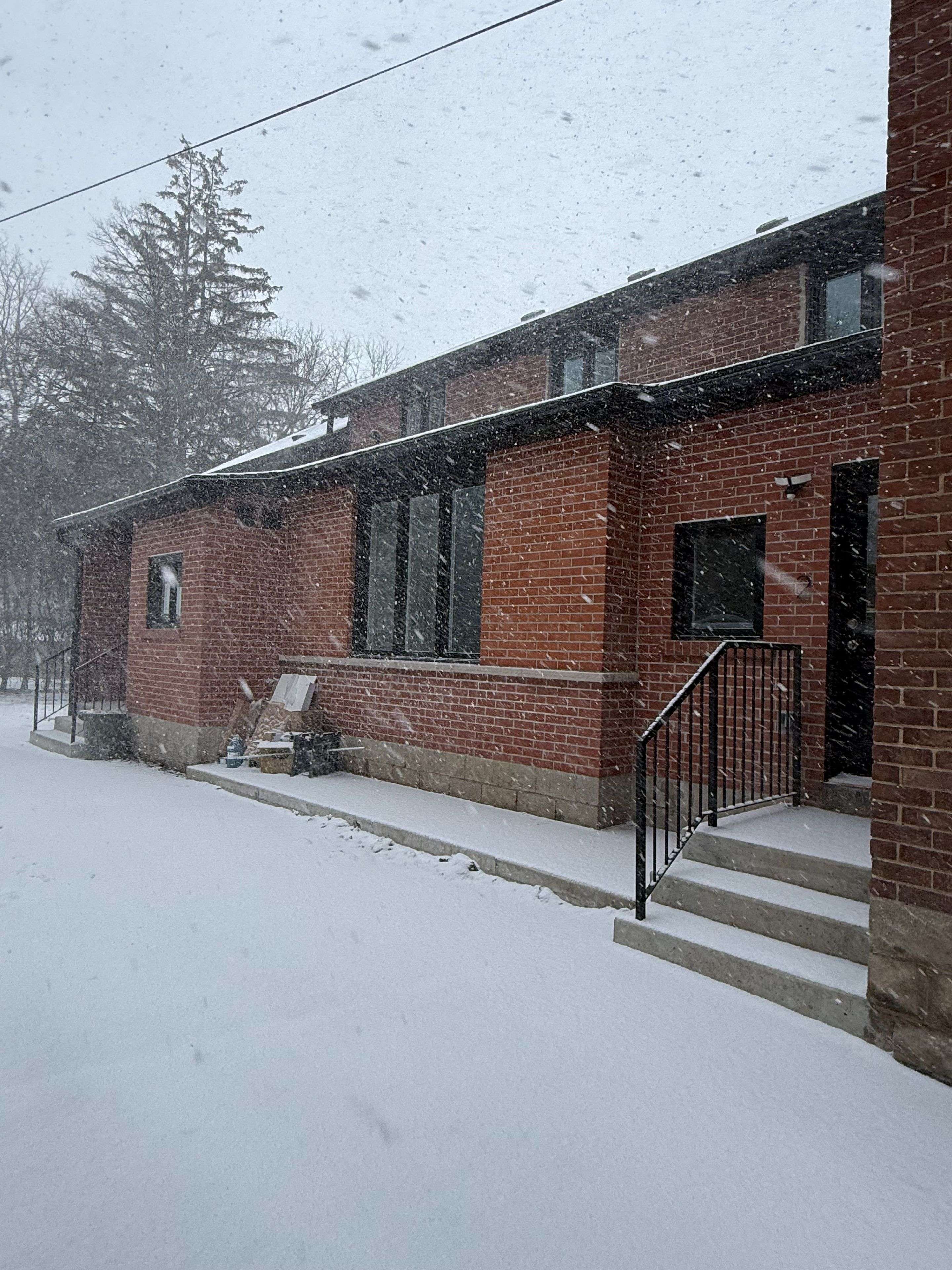 Aurora, ON L4G 1S1,88 Spruce ST #2