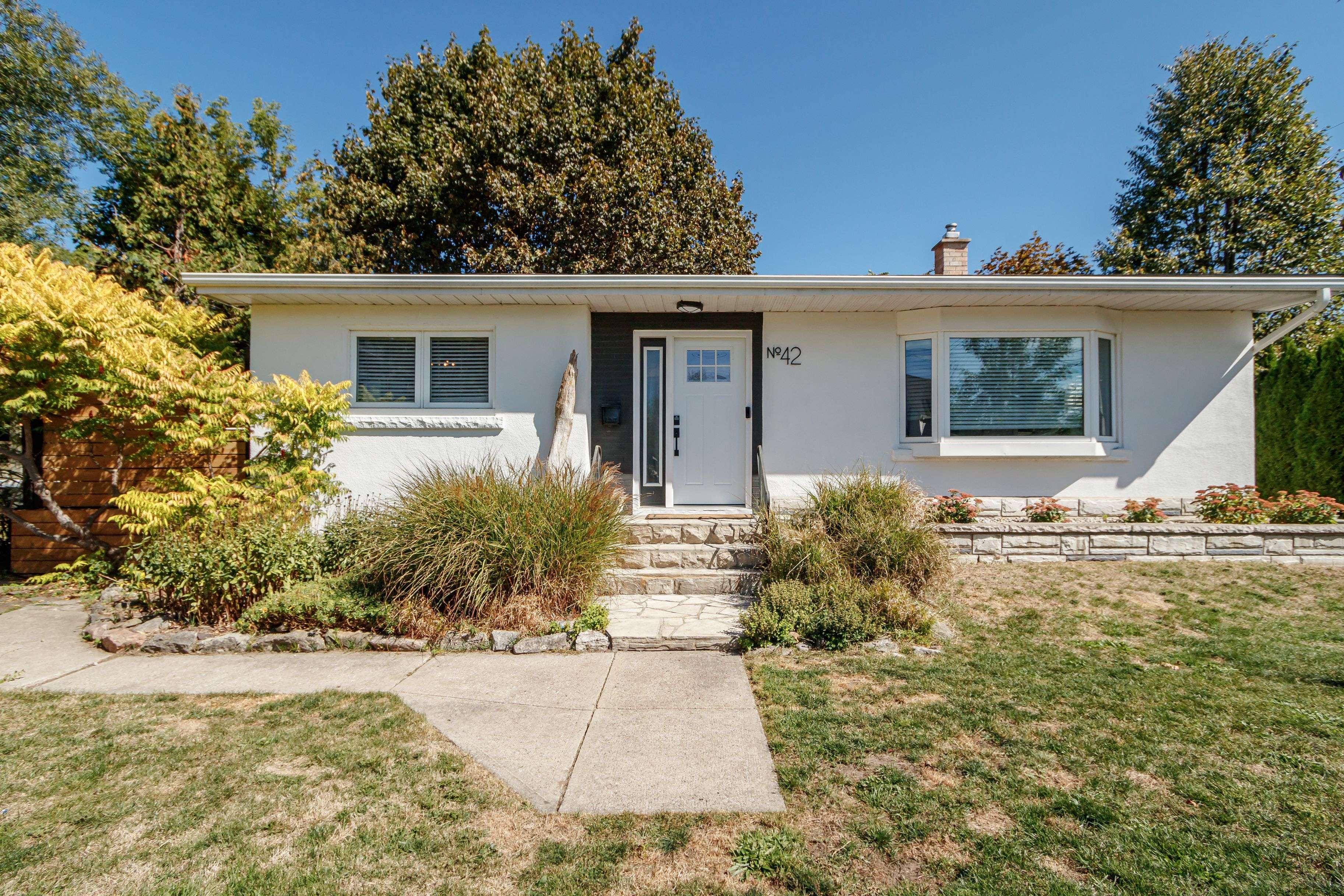 Collingwood, ON L9Y 3X2,42 NIAGARA ST