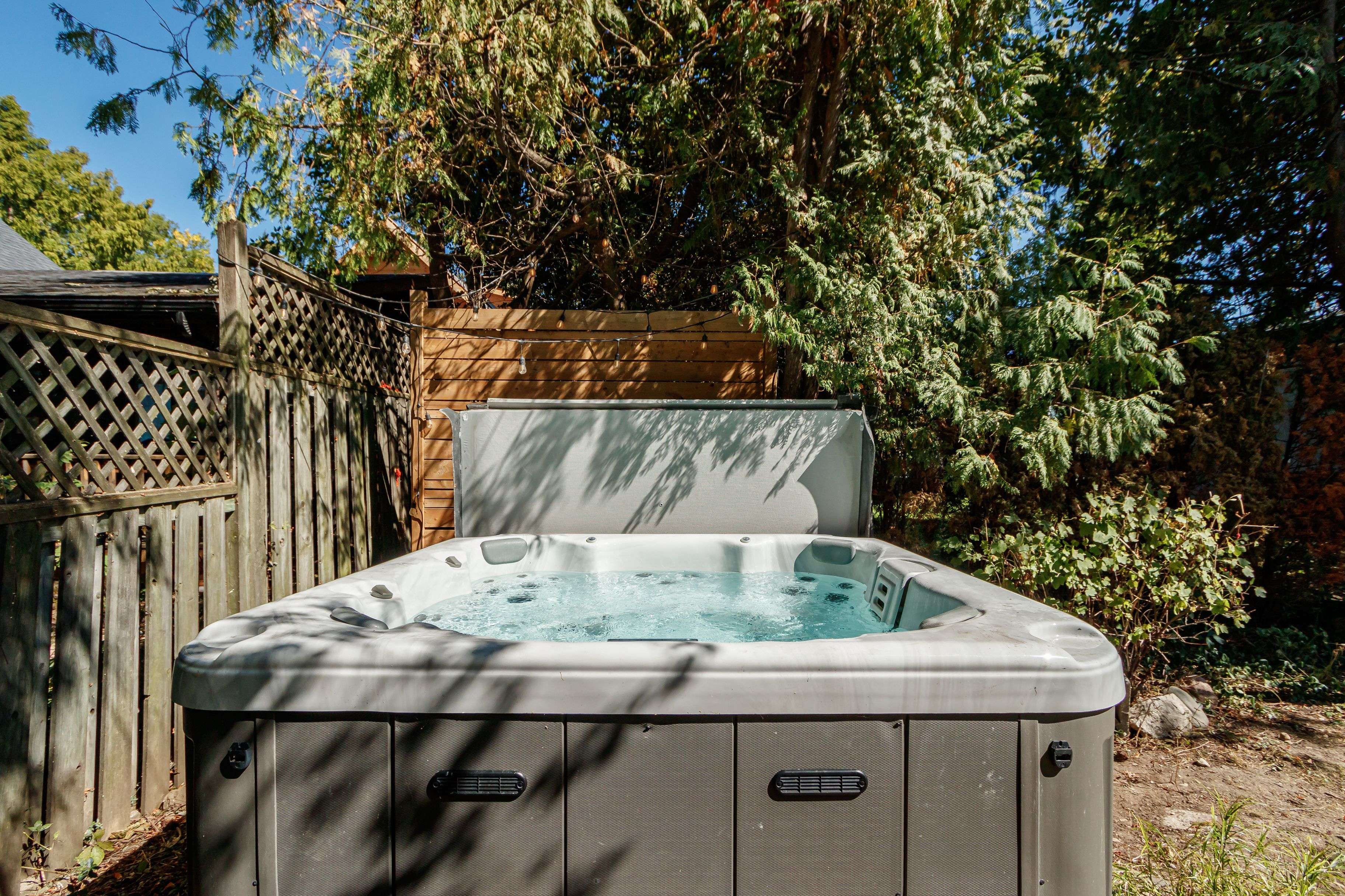 Collingwood, ON L9Y 3X2,42 NIAGARA ST