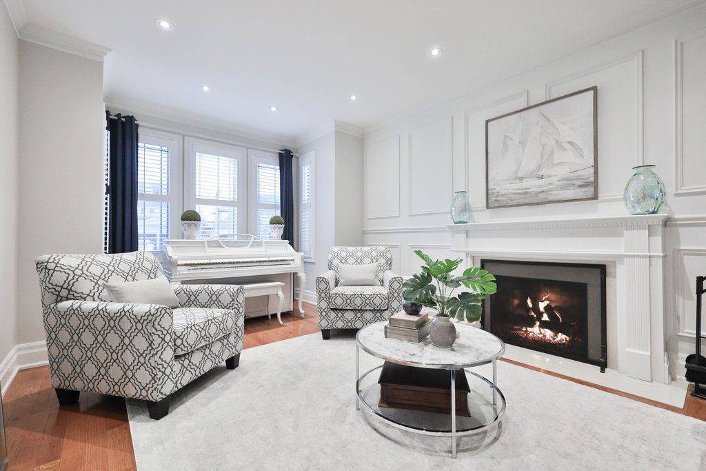 Burlington, ON L7M 3Z2,2047 COUNTRY CLUB DR