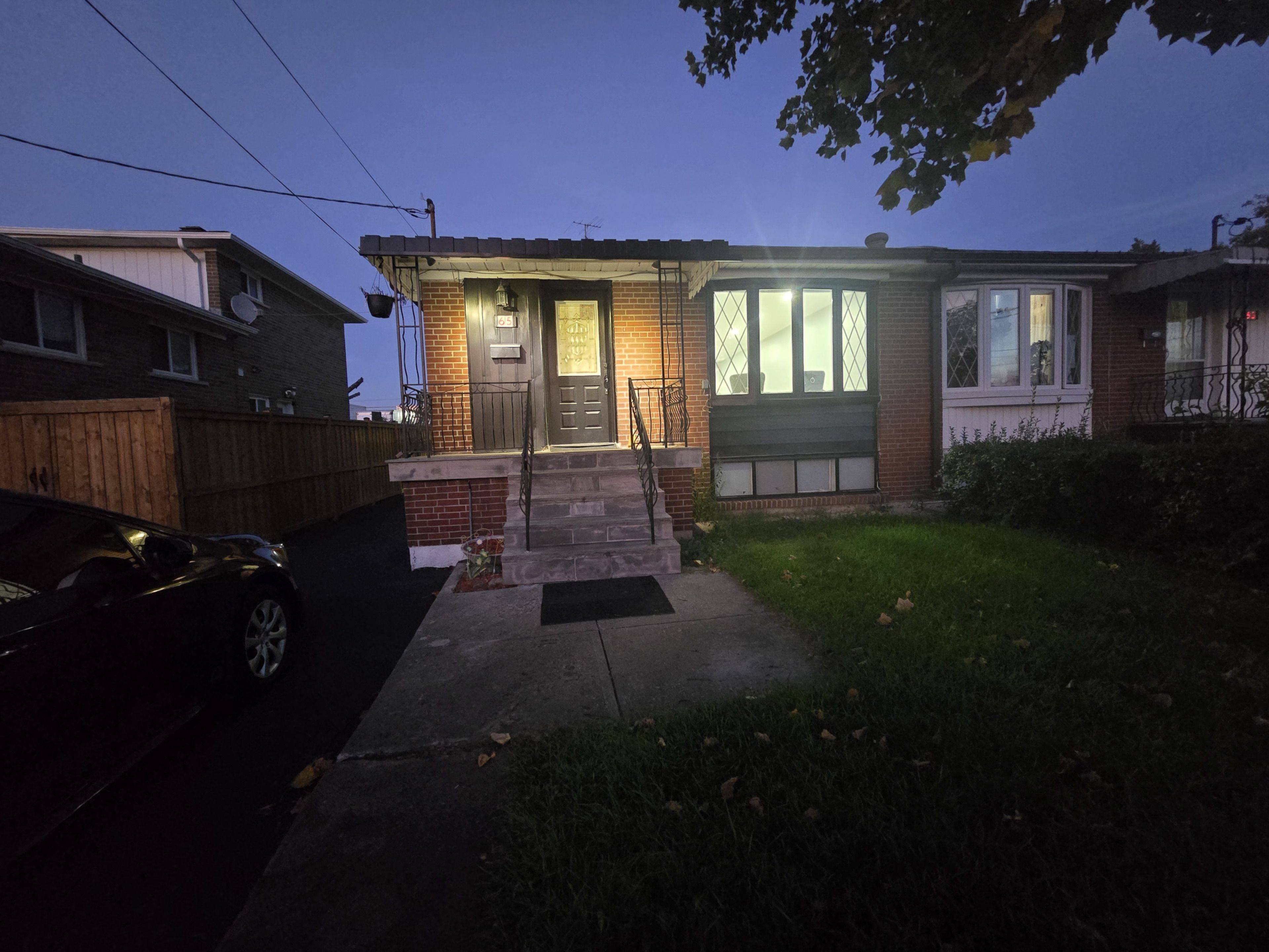 Toronto W05, ON M9L 2G2,65 Elnathan CRES