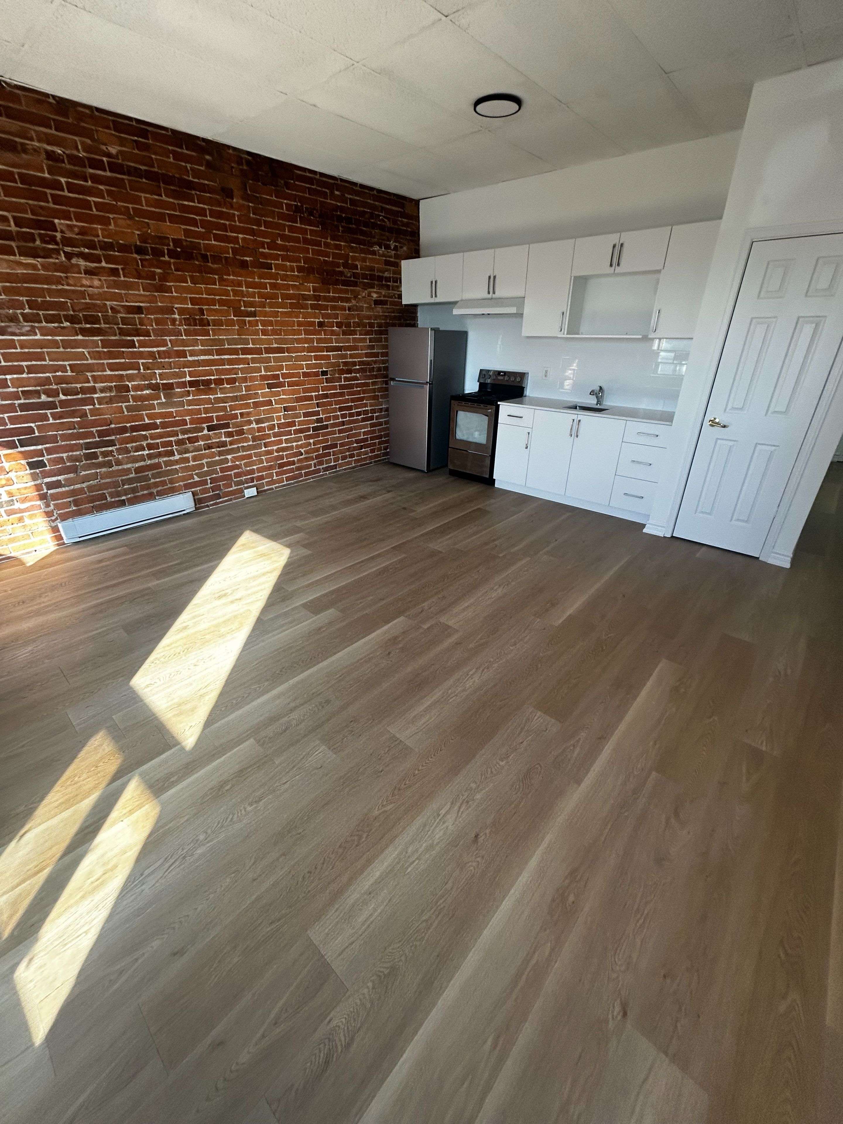 Peterborough, ON K9H 2L2,174.5 Hunter ST W #6