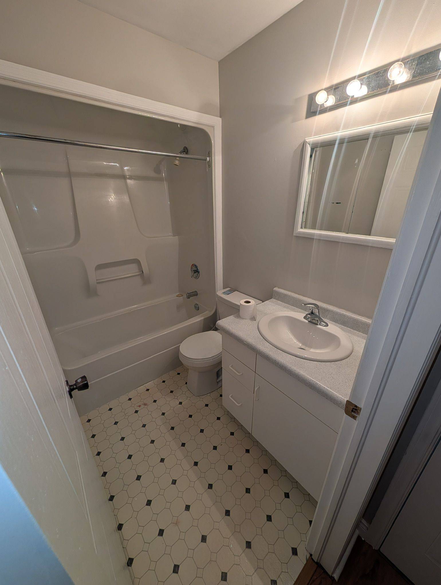 St. Thomas, ON N5R 1H7,75 Elm ST #304