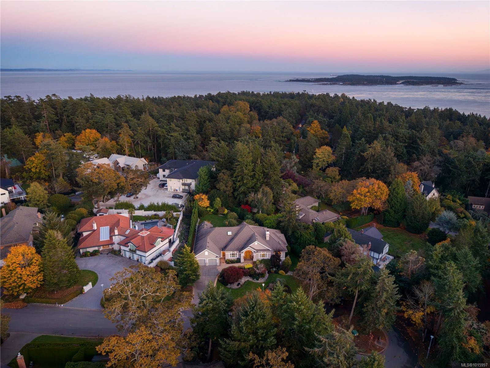 Saanich, BC V8N 6B3,3721 Arbutus Ridge