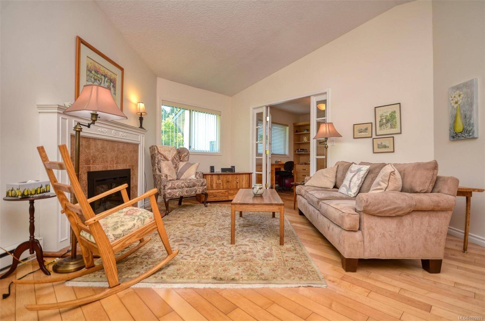 Saanich, BC V8Y 2X5,5156 Cordova Bay Rd #7