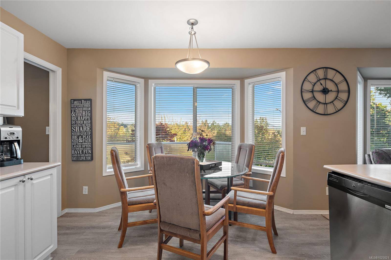 Central Saanich, BC V8Z 5V1,6599 Central Saanich Rd #A