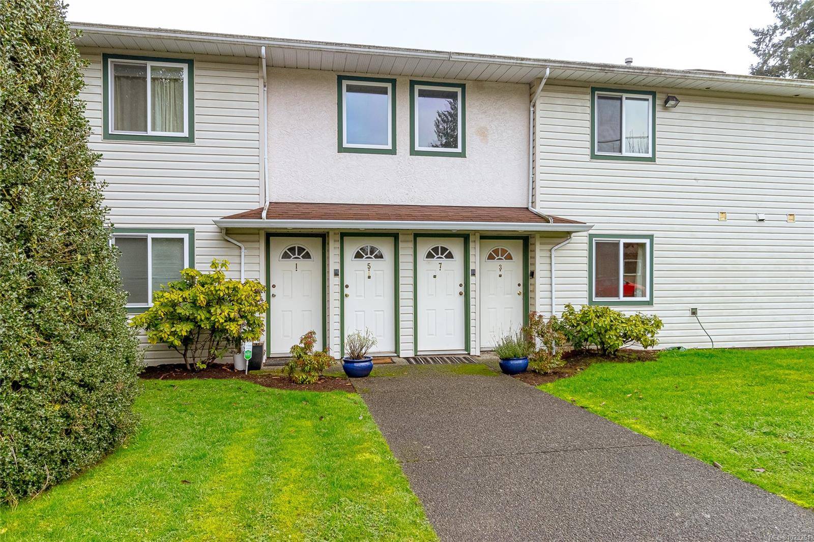 Duncan, BC V9L 1Z7,370 Cairnsmore St #3