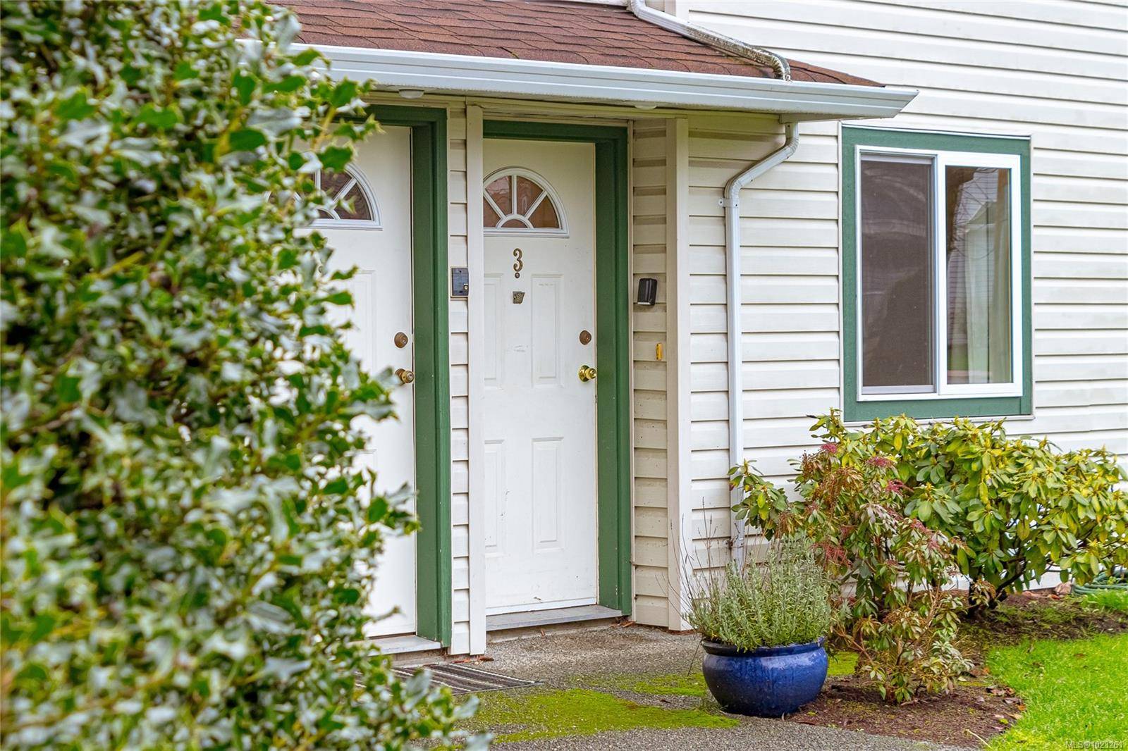 Duncan, BC V9L 1Z7,370 Cairnsmore St #3