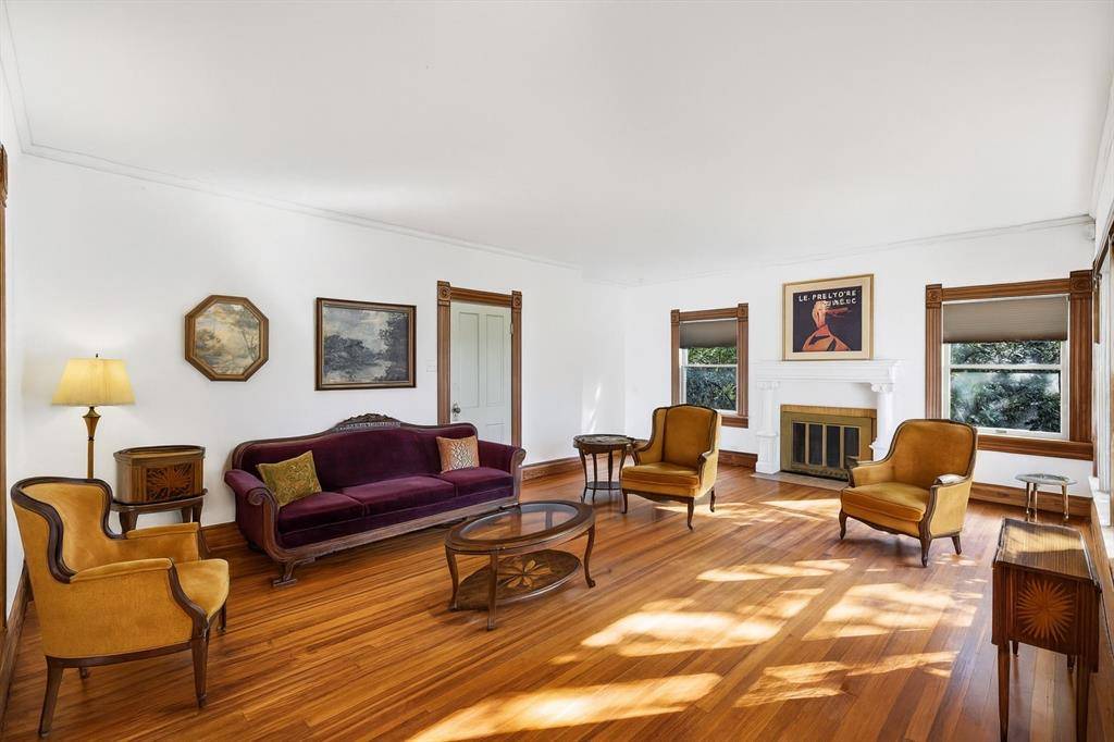 Denton, TX 76201,2044 W Oak Street