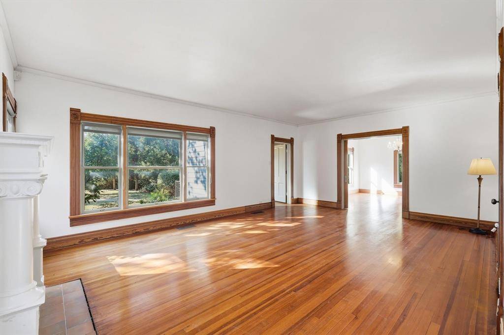 Denton, TX 76201,2044 W Oak Street