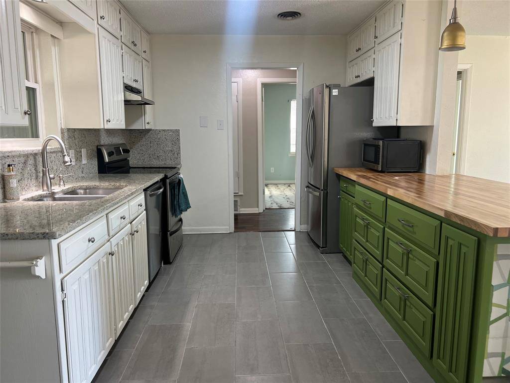 Fort Worth, TX 76116,7720 Gaston Avenue