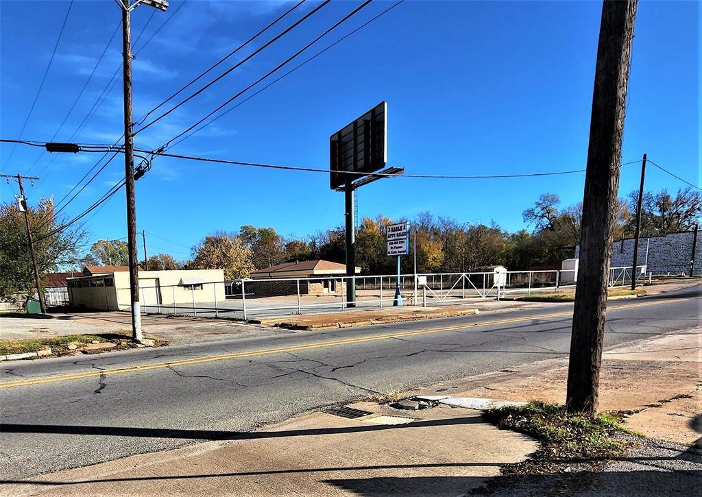 Denison, TX 75020,520 S Armstrong Avenue