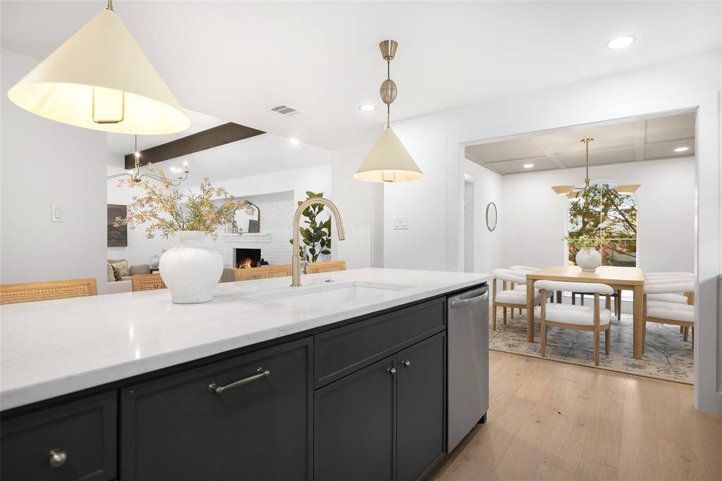 Dallas, TX 75238,9727 Dartridge Drive