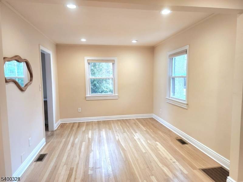 Hawthorne Boro, NJ 07506,31 Sherman Ave