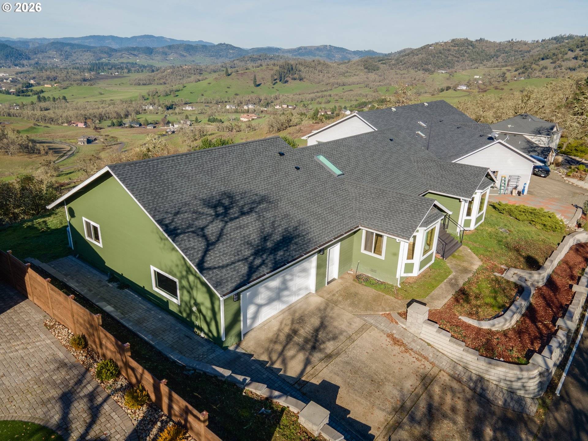 Roseburg, OR 97471,383 RIDGECREST DR