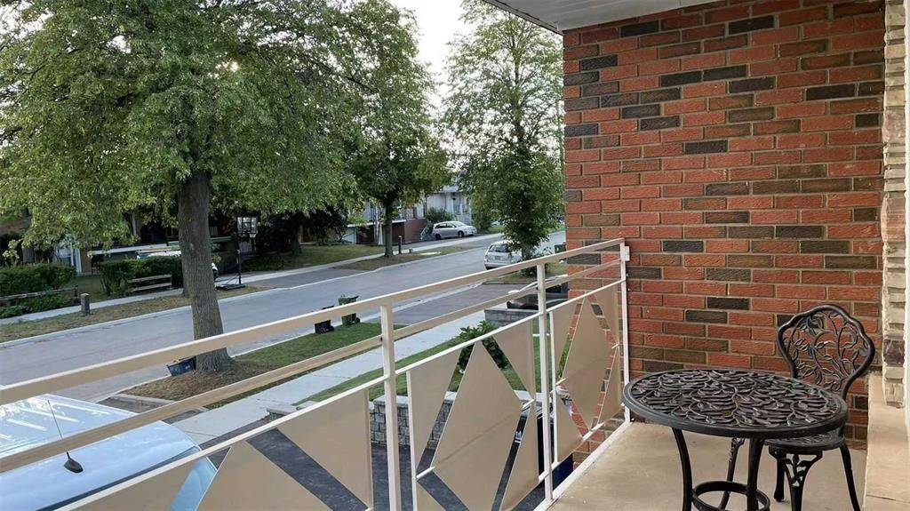 Toronto C15, ON M2M 3A6,91 Mintwood DR #Upper Level