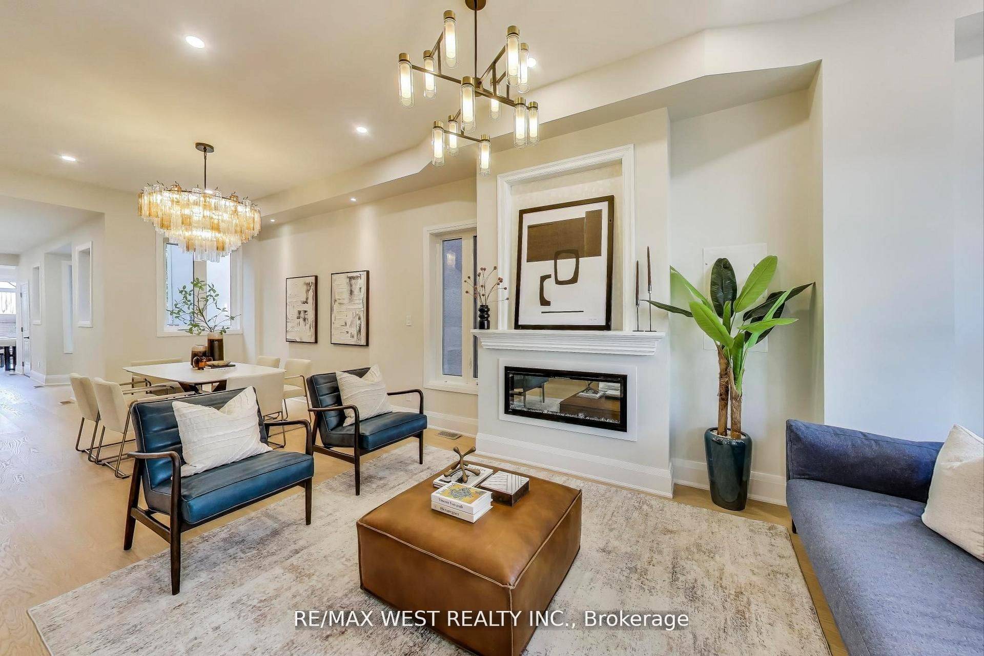 Toronto C01, ON M6J 1S5,21 Rolyat ST