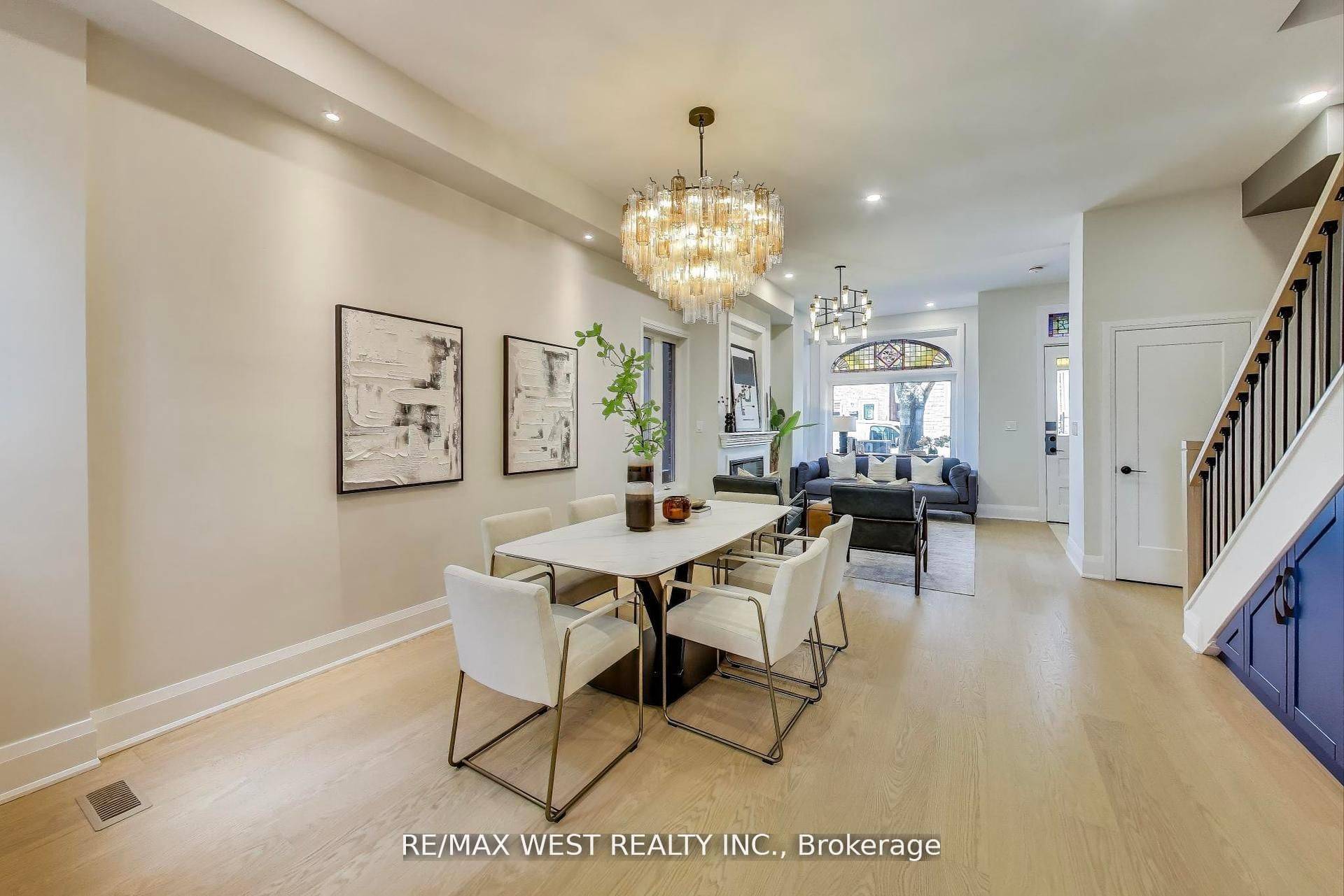 Toronto C01, ON M6J 1S5,21 Rolyat ST