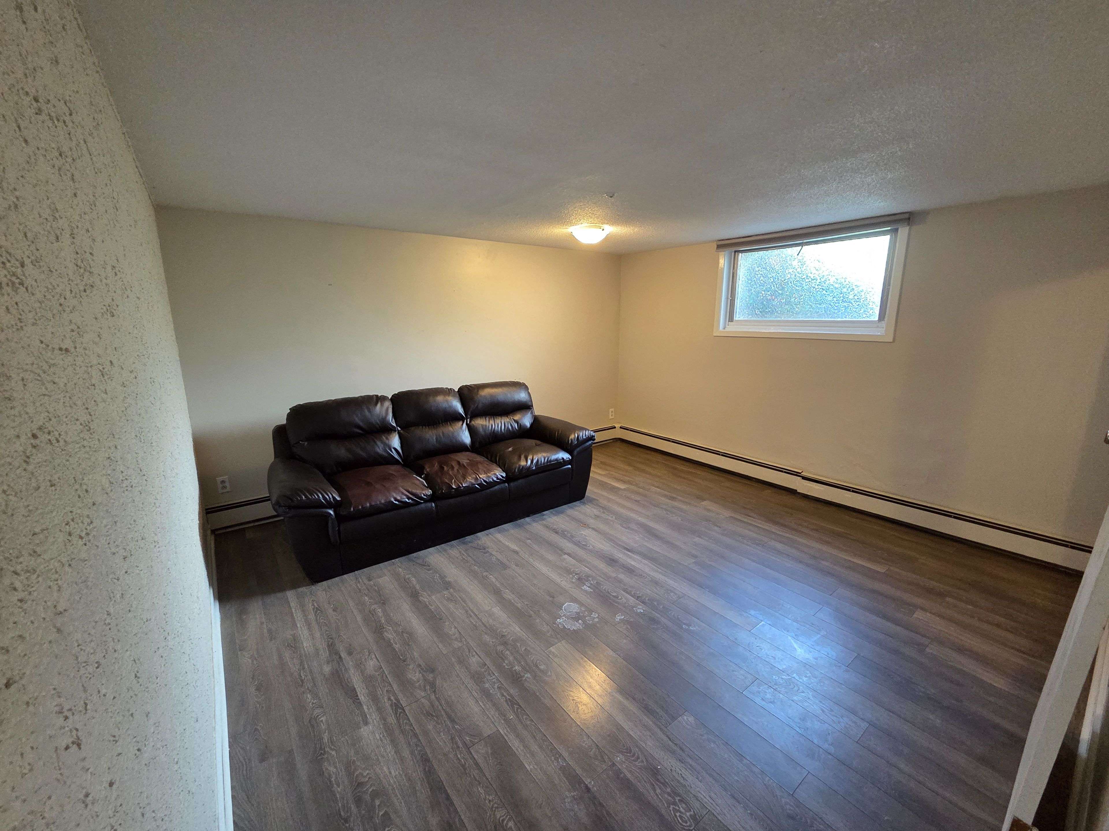 Clarington, ON L1C 6E1,2906 Hwy 2 ST #6