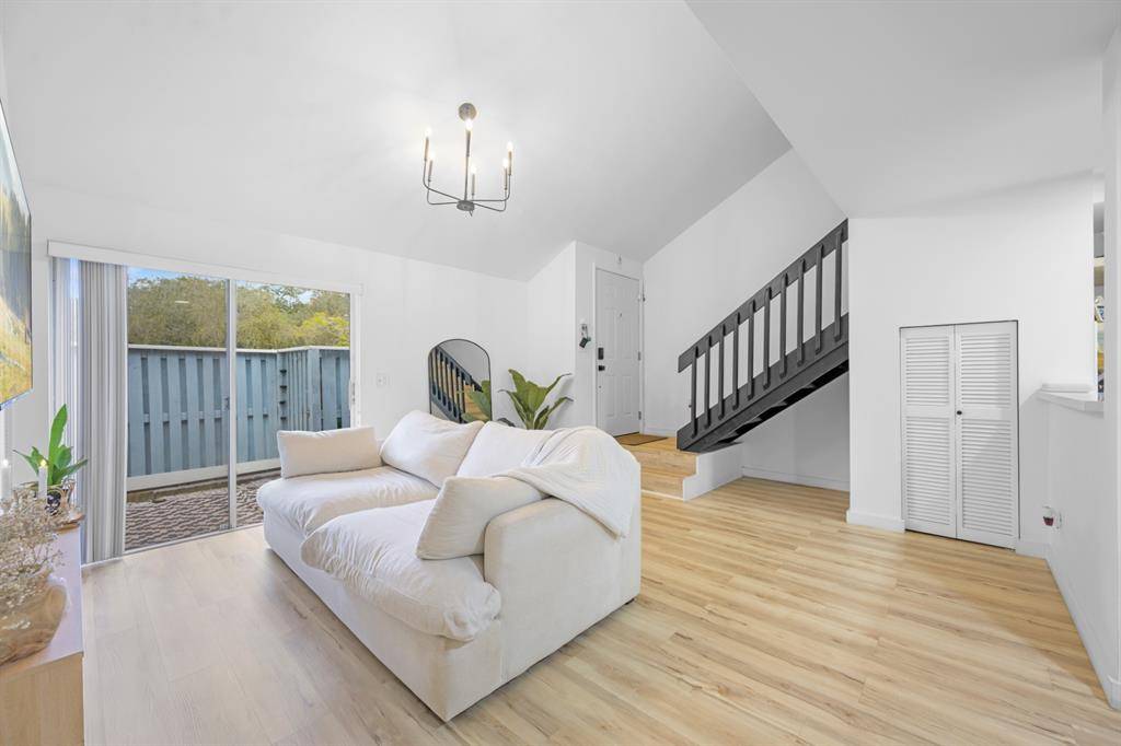 North Lauderdale, FL 33068,2157 NW Champions Way #2157