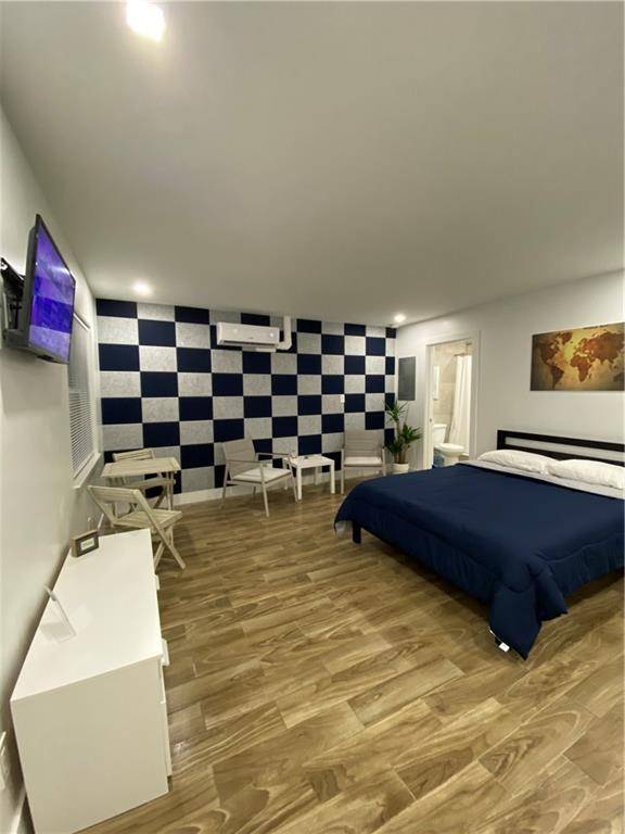 Oakland Park, FL 33334,902 NE 38th street #2