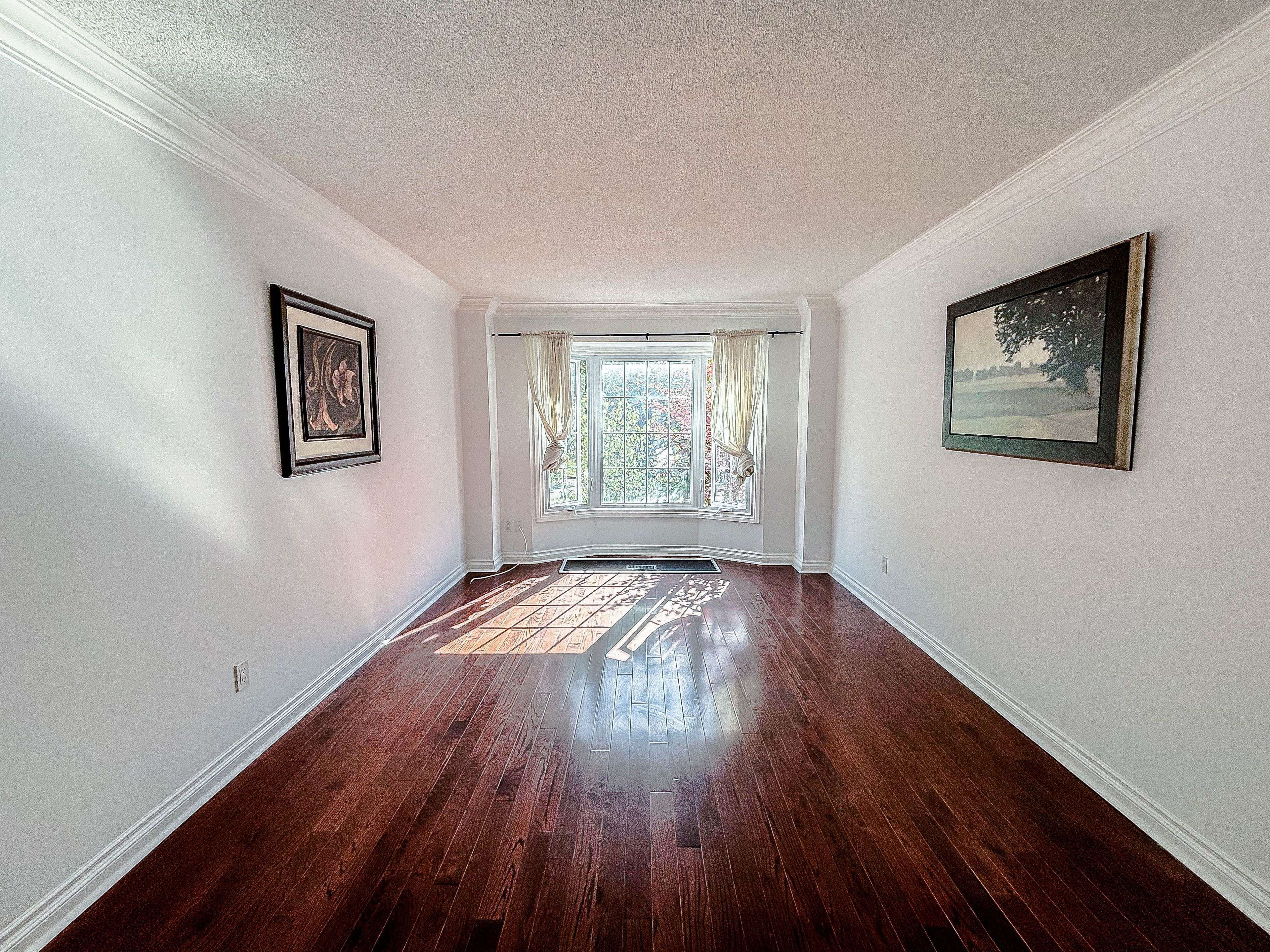 Newmarket, ON L3X 1S2,87 Ballard CRES