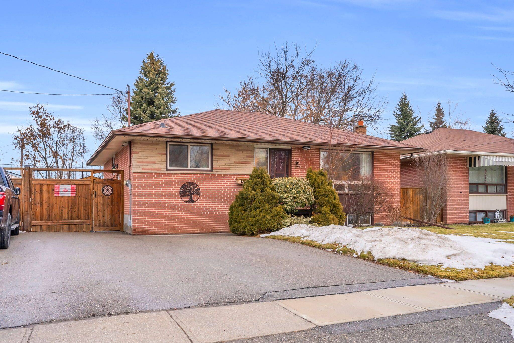 Halton Hills, ON L7G 4M6,129 Raylawn CRES