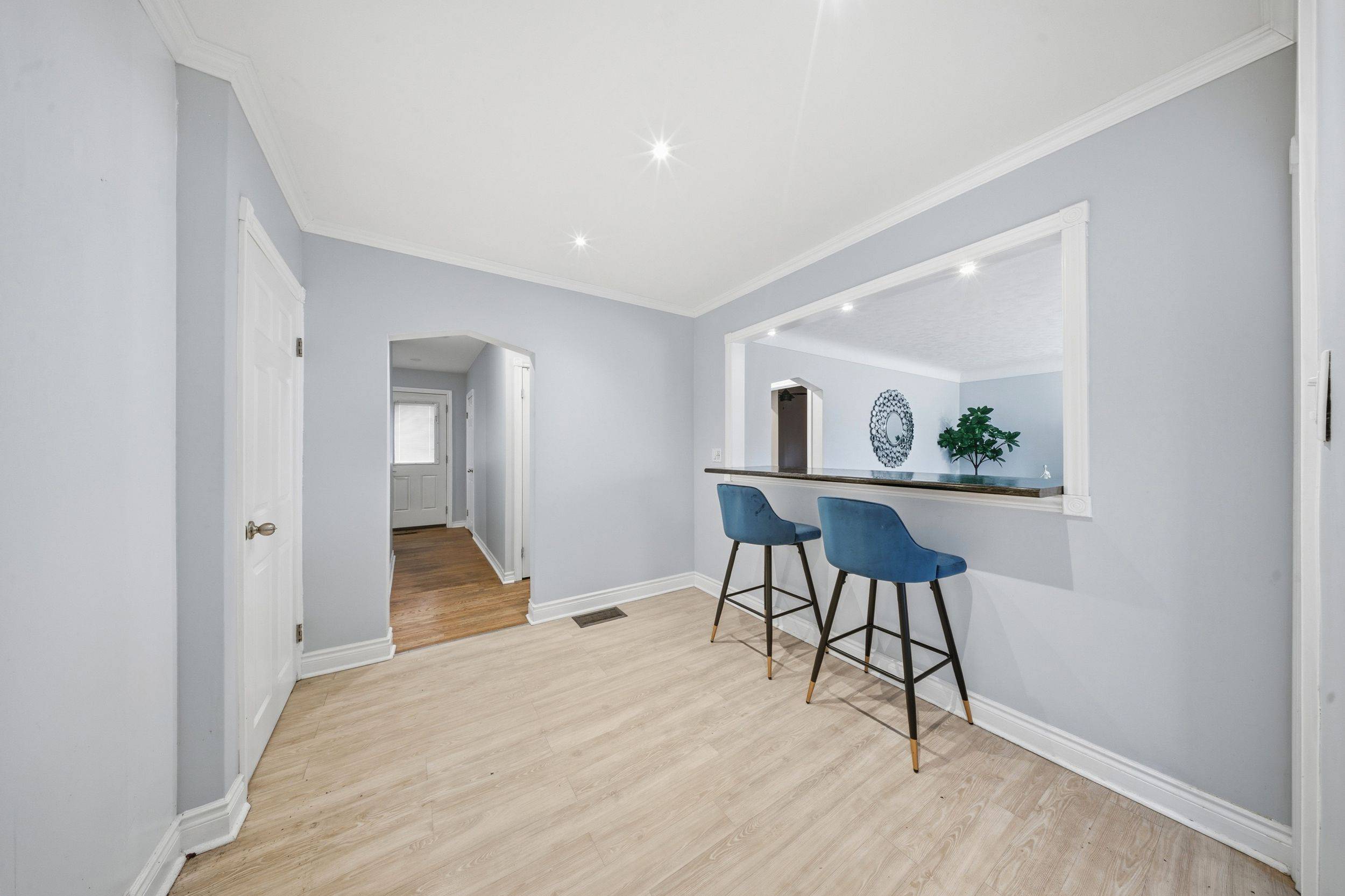 Hamilton, ON L8T 3L1,16 Fernwood CRES