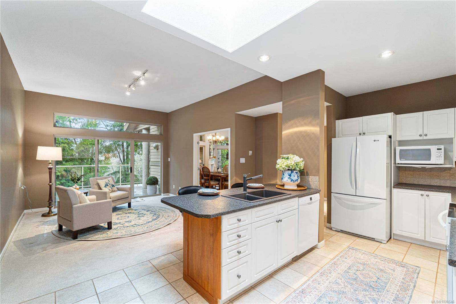 Parksville, BC V9P 2P8,896 Lakes Blvd