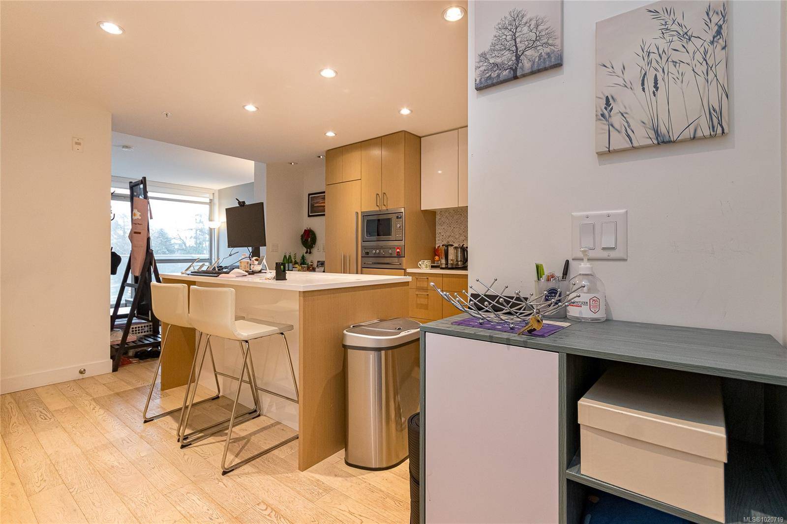 Victoria, BC V8W 1E4,838 Broughton St #406