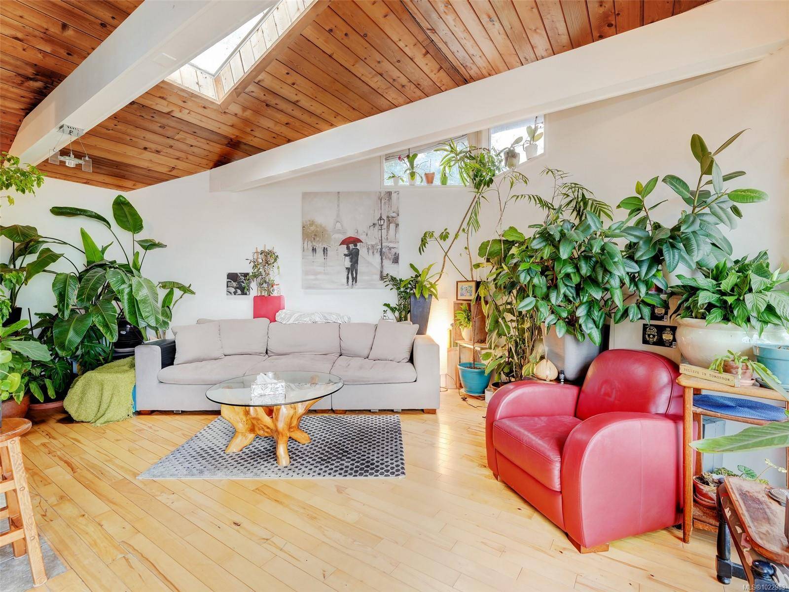 Saanich, BC V8X 3V6,4553 Cordova Bay Rd