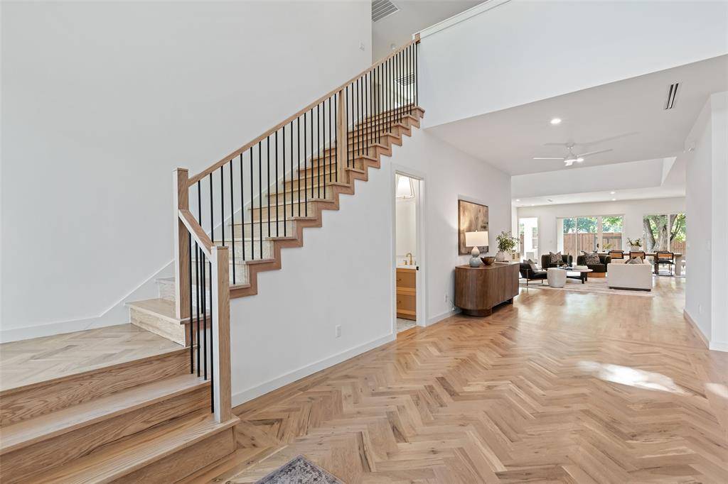 Dallas, TX 75229,10565 Cromwell Drive