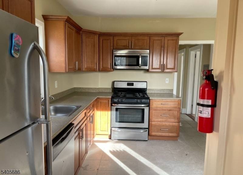 West Orange Twp., NJ 07052,10 Glennon Pl